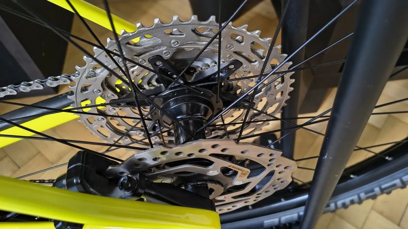 Scott Scale 930 carbon Yellow /L/ zánovní stav