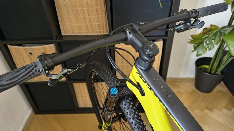 Scott Scale 930 carbon Yellow /L/ zánovní stav