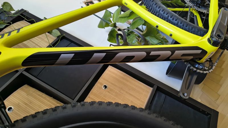 Scott Scale 930 carbon Yellow /L/ zánovní stav