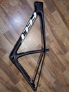 NOVÝ lehký karbonový rám Felt ve velikosti XL / 29er / boost osa 12x148mm / tapered / 1170g