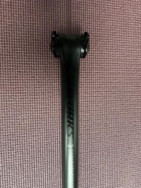 Sedlovka S-Works, pevná, 30,9 mm.