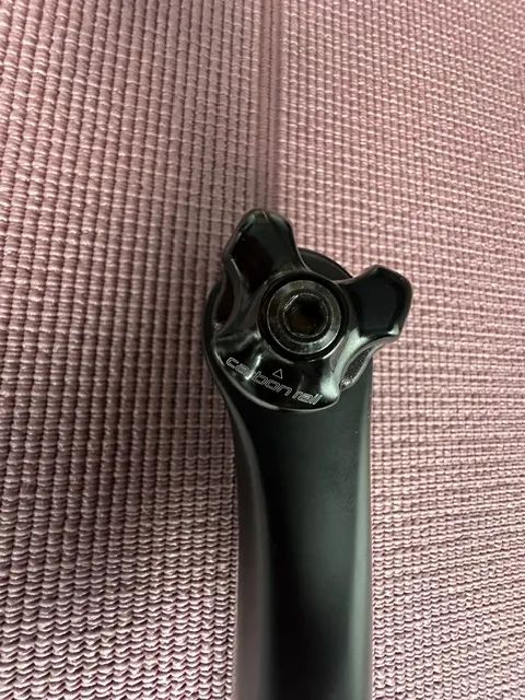 Sedlovka S-Works, pevná, 30,9 mm.