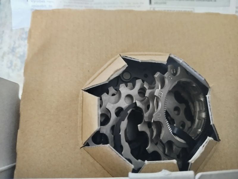 Prodám NOVOU silniční kazetu SH Dura Ace 12-28. 