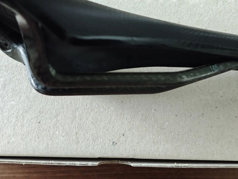Špičkové karbonové sedlo Brooks Cambium C13 Carved, 145mm