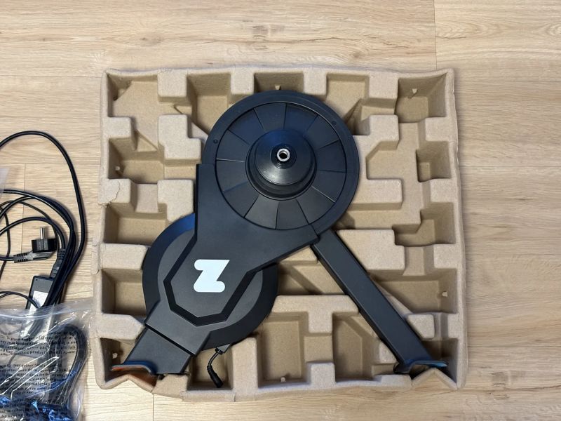 Trenažér Zwift Hub One Cog&Click