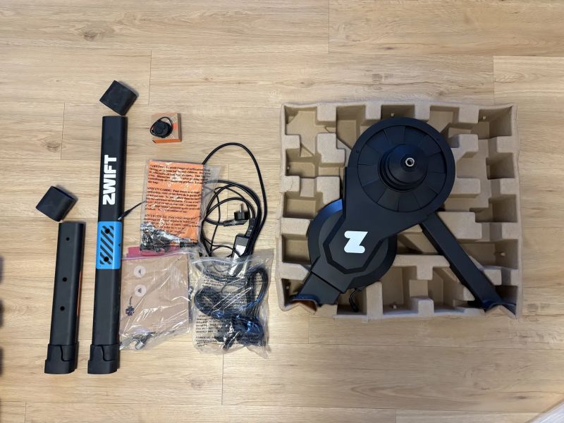 Trenažér Zwift Hub One Cog&Click