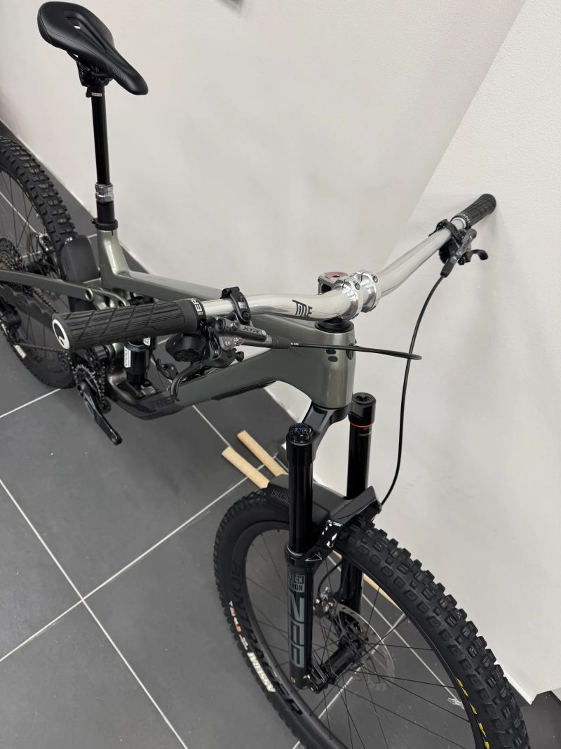 Trek Slash 9.9 X0 T-Type Gen 6