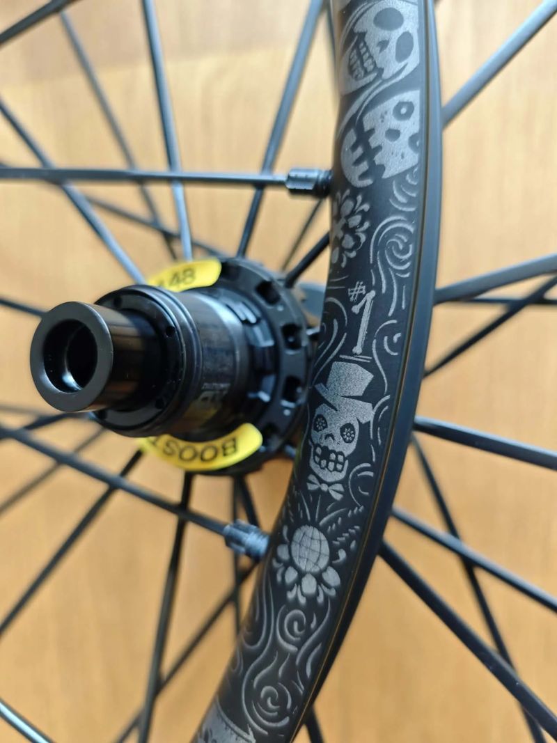 MAVIC DEEMAX Pro SAM HILL 29" Boost XD, nové kola