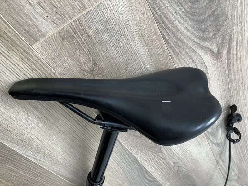 Teleskopická sedlovka KS E20-I, Ø 30.9 mm, zdvih 150 mm + sedlo Force