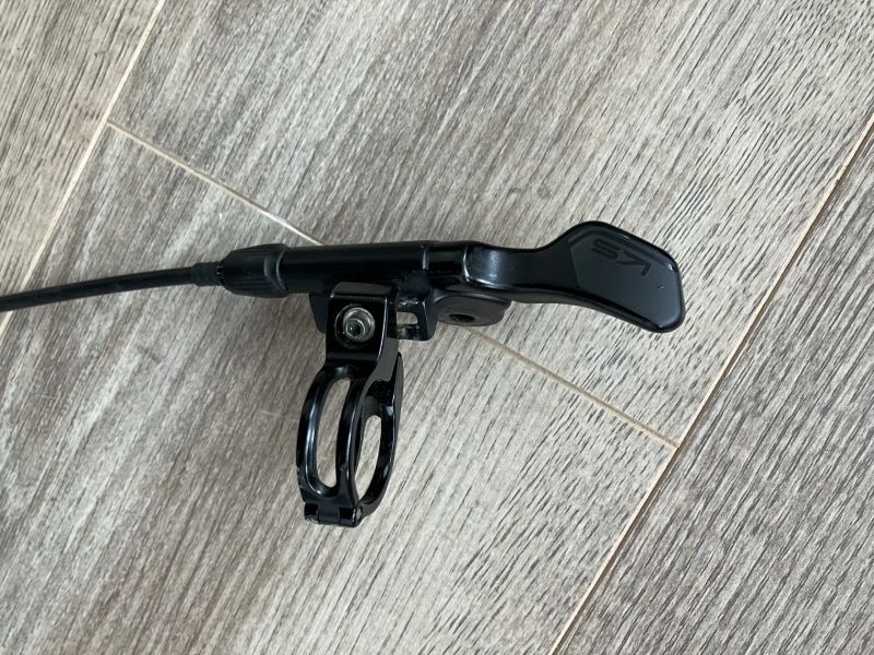 Teleskopická sedlovka KS E20-I, Ø 30.9 mm, zdvih 150 mm + sedlo Force