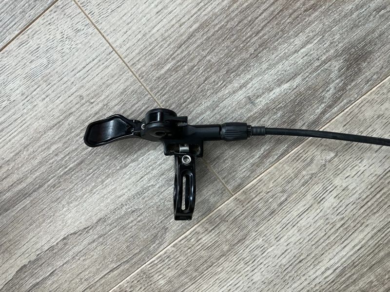 Teleskopická sedlovka KS E20-I, Ø 30.9 mm, zdvih 150 mm + sedlo Force