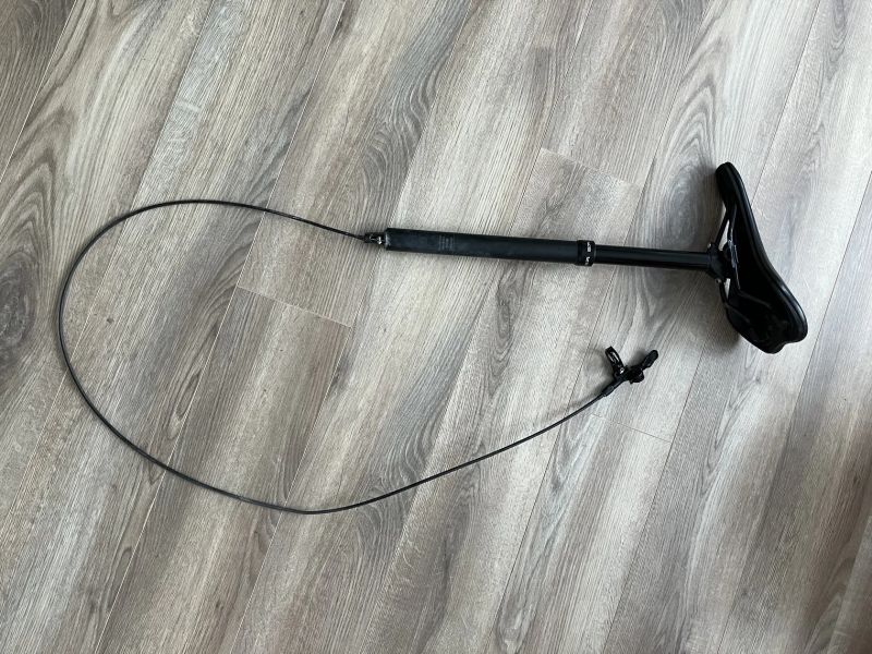 Teleskopická sedlovka KS E20-I, Ø 30.9 mm, zdvih 150 mm + sedlo Force