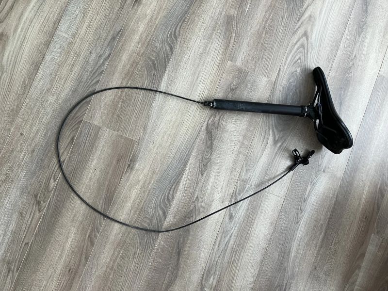 Teleskopická sedlovka KS E20-I, Ø 30.9 mm, zdvih 150 mm + sedlo Force