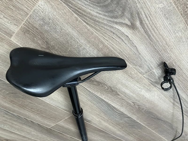 Teleskopická sedlovka KS E20-I, Ø 30.9 mm, zdvih 150 mm + sedlo Force