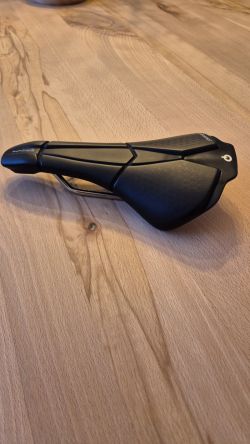 SedloPrologo Scratch M5 140mm Tirox