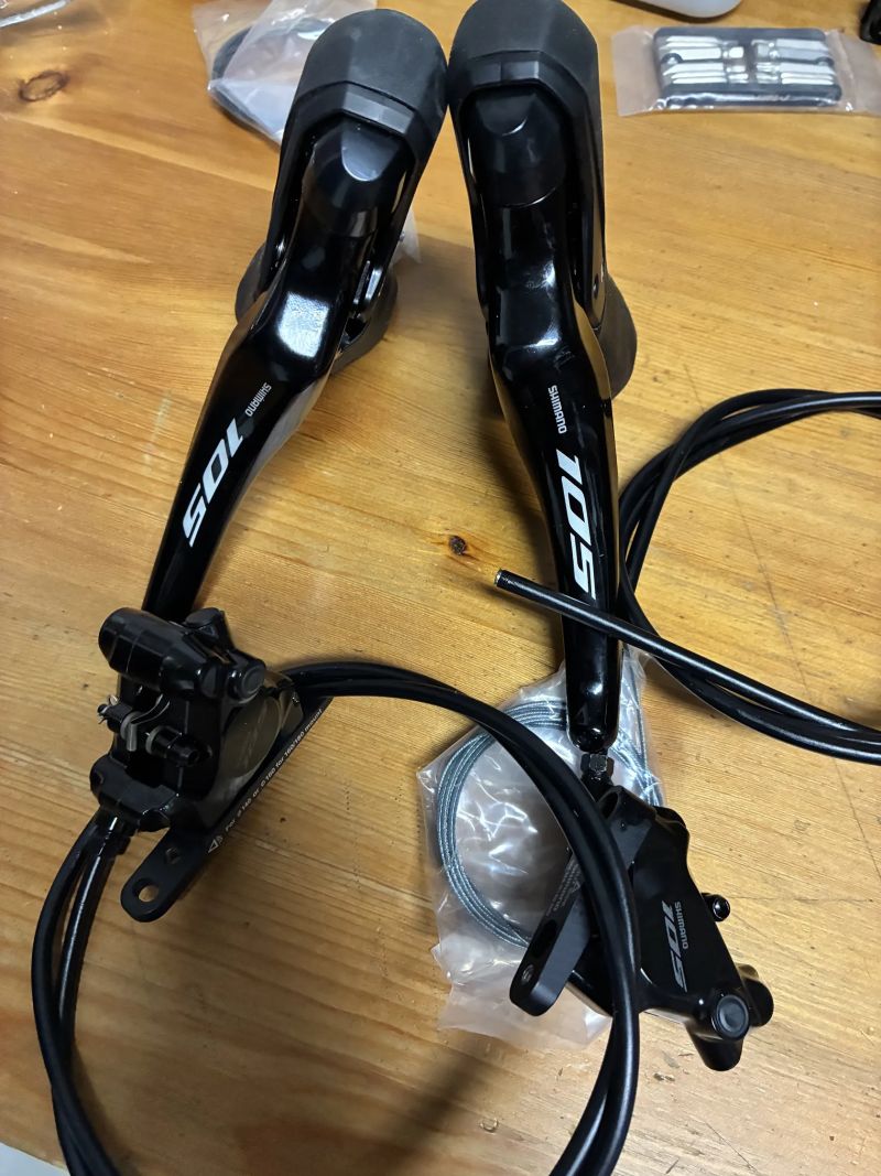 Páky a třmeny Shimano 105 12 rychlostí