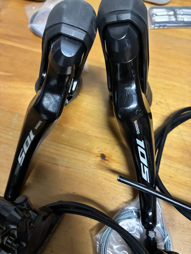 Páky a třmeny Shimano 105 12 rychlostí