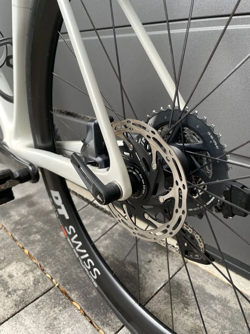 Canyon Ultimate CF SLX 8 Disc eTap