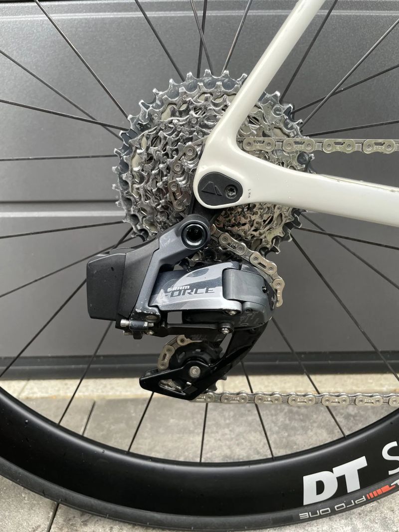 Canyon Ultimate CF SLX 8 Disc eTap