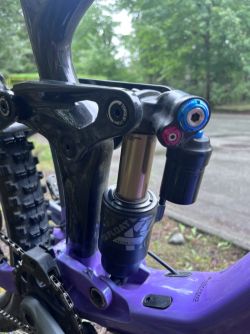 Vyměním Fox Float X2 Factory (205x62.5) za RockShox Vivid / Super Deluxe Air