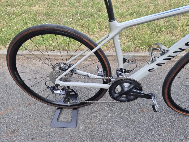 Canyon Endurace CF SL 8 + wattmetr 4iii + bohaté vybavení