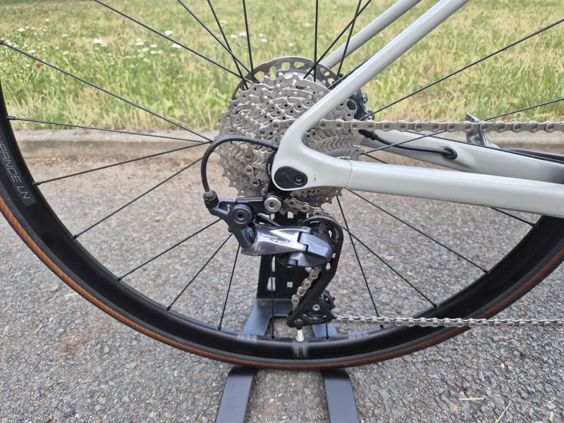 Canyon Endurace CF SL 8 + wattmetr 4iii + bohaté vybavení
