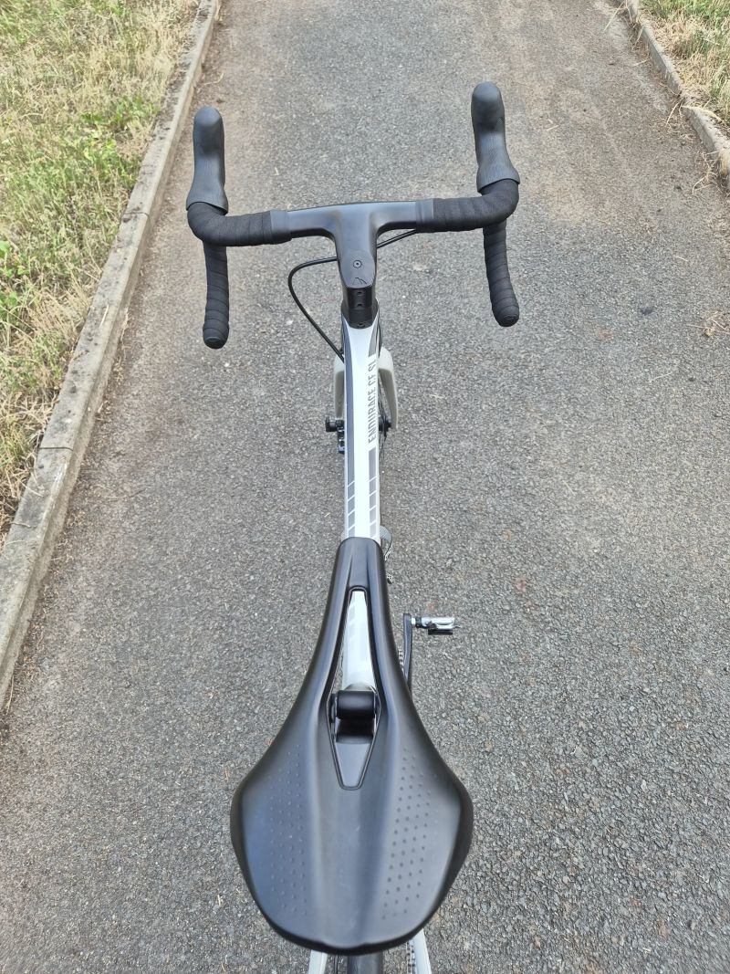 Canyon Endurace CF SL 8 + wattmetr 4iii + bohaté vybavení