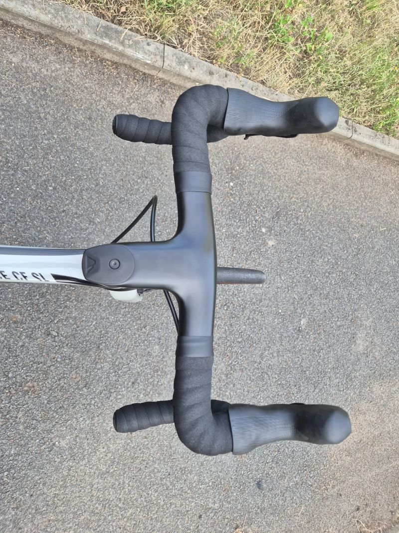 Canyon Endurace CF SL 8 + wattmetr 4iii + bohaté vybavení