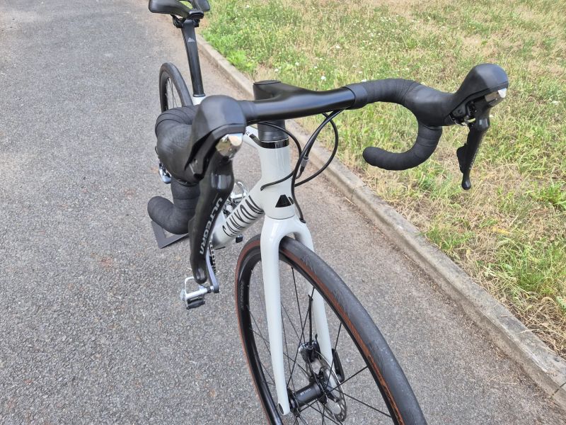 Canyon Endurace CF SL 8 + wattmetr 4iii + bohaté vybavení