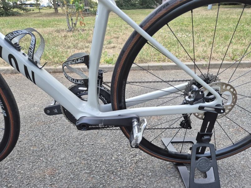 Canyon Endurace CF SL 8 + wattmetr 4iii + bohaté vybavení
