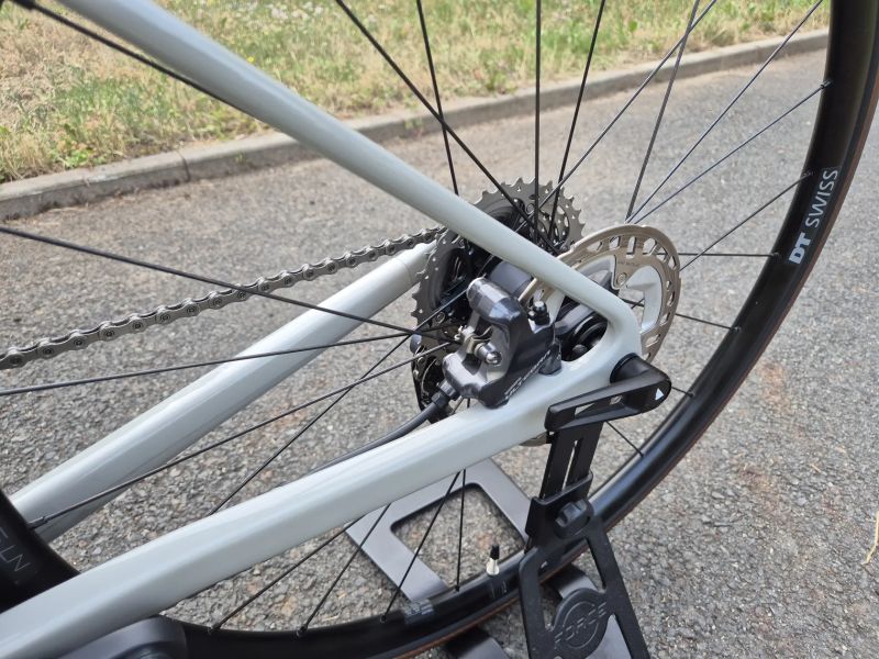 Canyon Endurace CF SL 8 + wattmetr 4iii + bohaté vybavení
