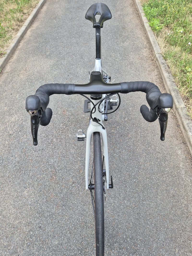 Canyon Endurace CF SL 8 + wattmetr 4iii + bohaté vybavení