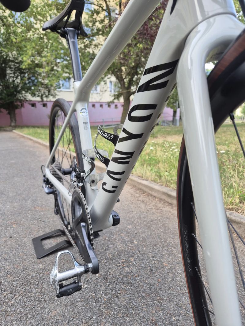 Canyon Endurace CF SL 8 + wattmetr 4iii + bohaté vybavení
