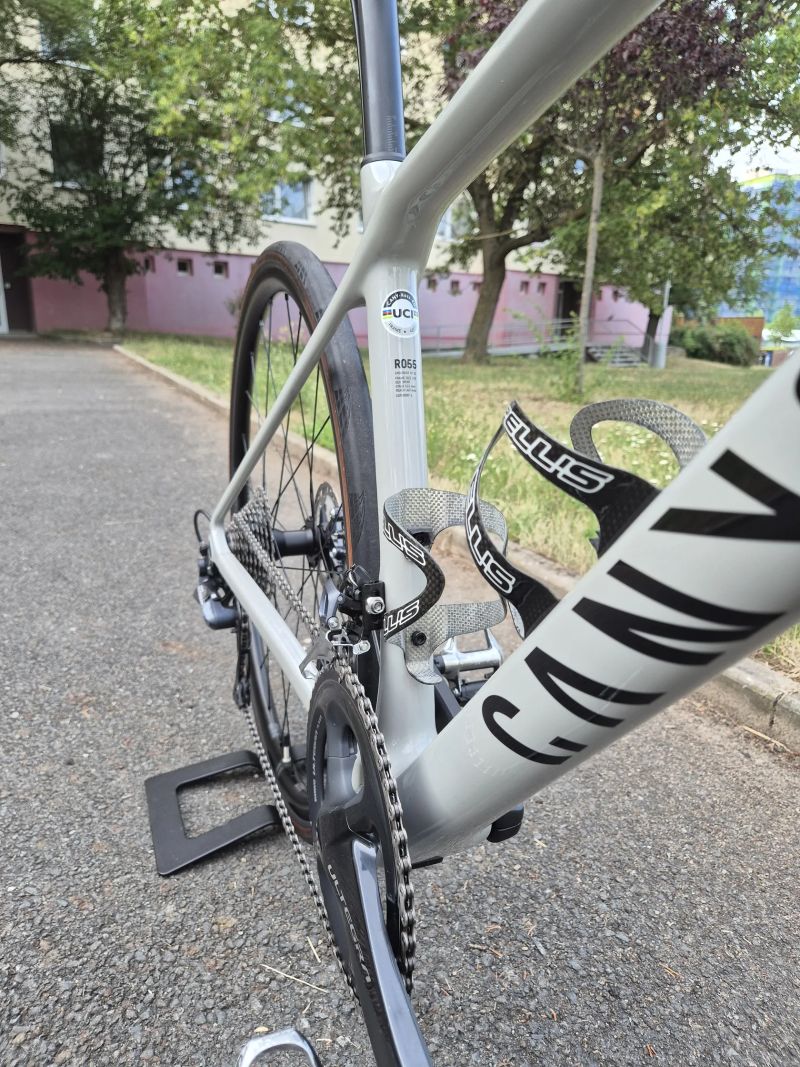 Canyon Endurace CF SL 8 + wattmetr 4iii + bohaté vybavení
