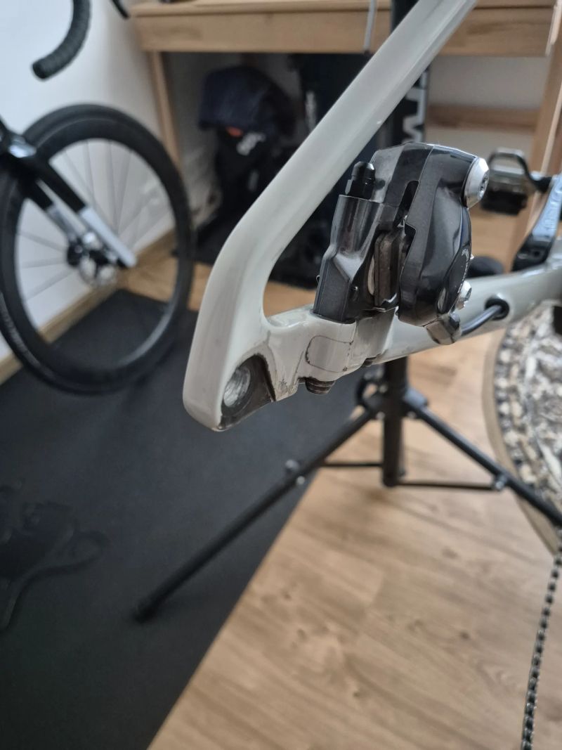 Canyon Endurace CF SL 8 + wattmetr 4iii + bohaté vybavení