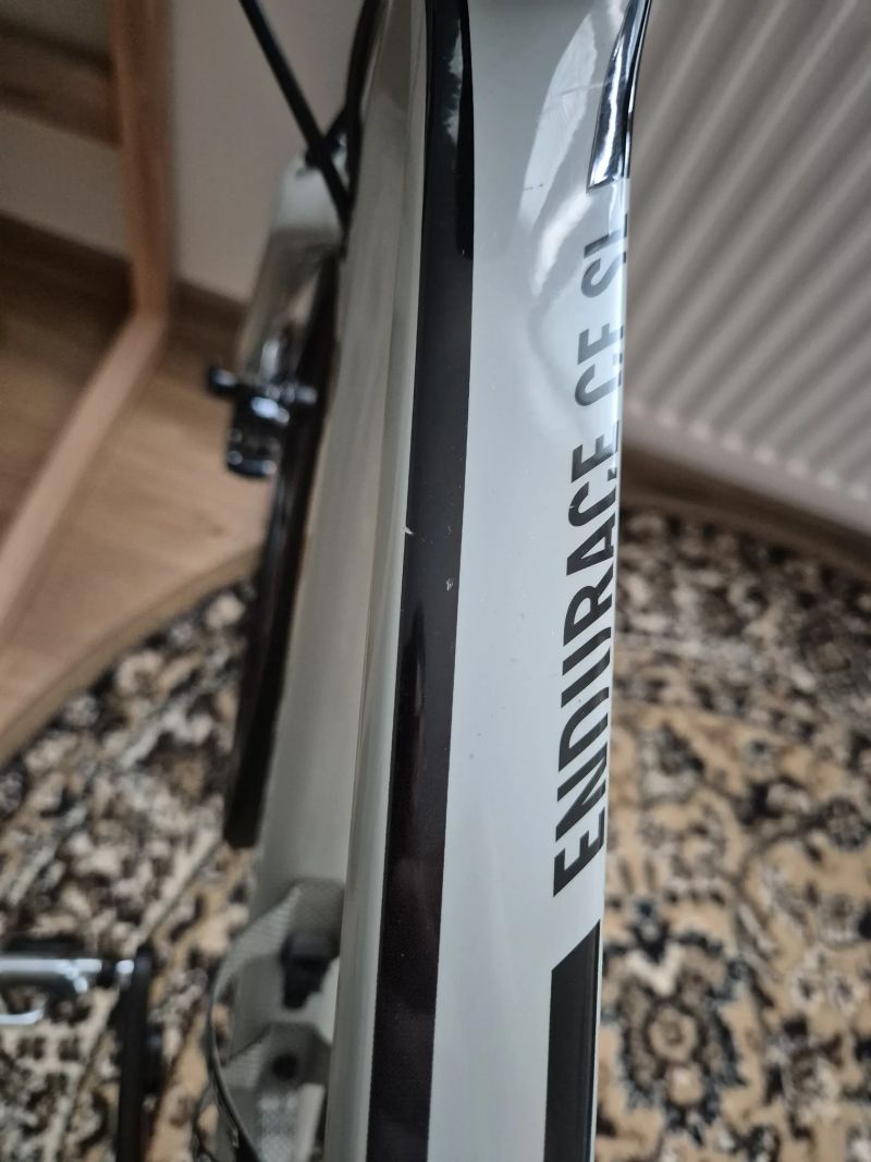 Canyon Endurace CF SL 8 + wattmetr 4iii + bohaté vybavení