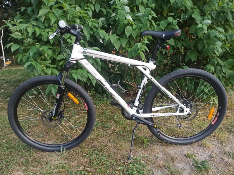 GT Avalanche 1.0 26" – Deore XT (Jako nové)