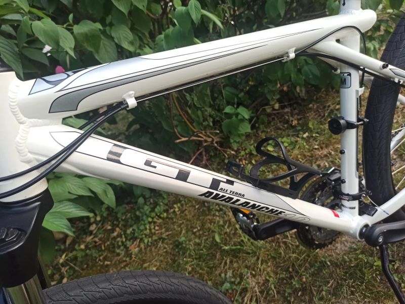 GT Avalanche 1.0 26" – Deore XT (Jako nové)