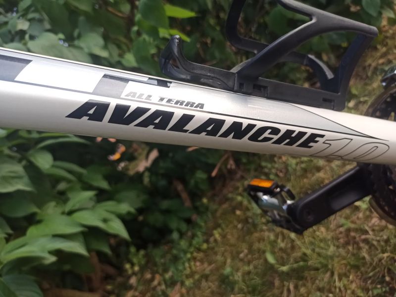 GT Avalanche 1.0 26" – Deore XT (Jako nové)