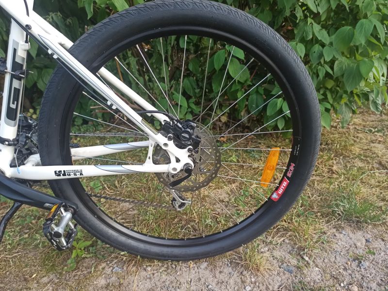 GT Avalanche 1.0 26" – Deore XT (Jako nové)