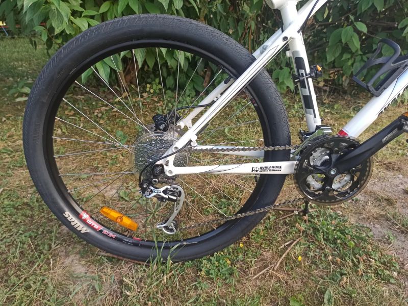 GT Avalanche 1.0 26" – Deore XT (Jako nové)