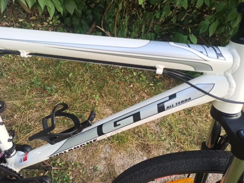 GT Avalanche 1.0 26" – Deore XT (Jako nové)