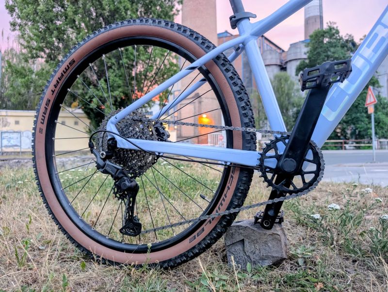 Cube Horské kolo CUBE AIM SLX blueblossom 'n' pearl 2025
