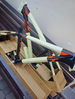 NOVÝ karbonový rám Scott Scalle 900 SL pro pevnou osu 12x142mm nebo rychloupínák / vel. S a M / 29er