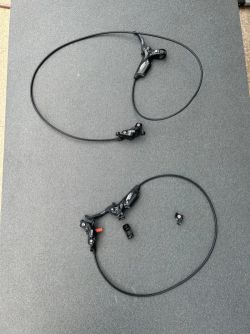 Prodám hydraulické kotoučové brzdy SRAM G2 – přední + zadní