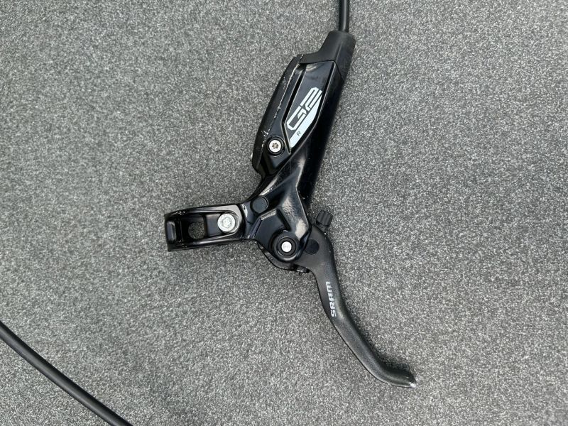 Prodám hydraulické kotoučové brzdy SRAM G2 – přední + zadní