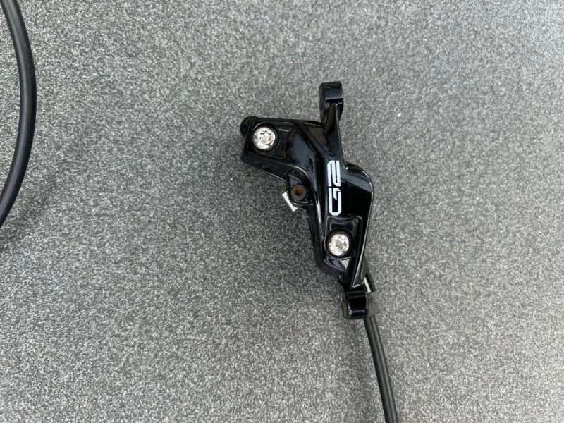 Prodám hydraulické kotoučové brzdy SRAM G2 – přední + zadní