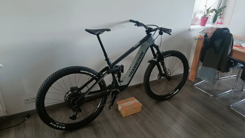 NOVÝ TRANSITION RELAY CARBON GX - 29 2025 vel. L – elektrokolo - záruka