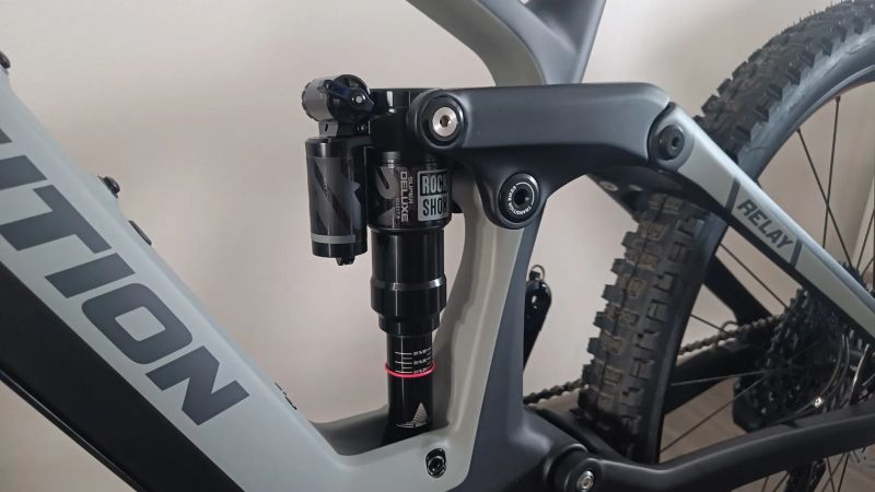 NOVÝ TRANSITION RELAY CARBON GX - 29 2025 vel. L – elektrokolo - záruka