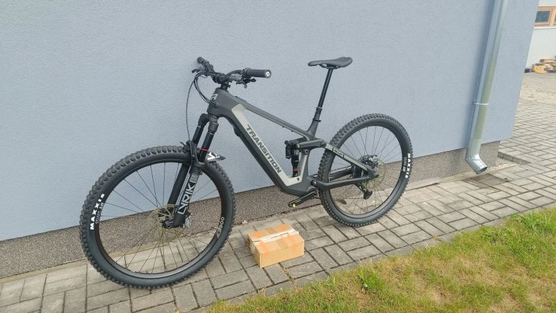 NOVÝ TRANSITION RELAY CARBON GX - 29 2025 vel. L – elektrokolo - záruka